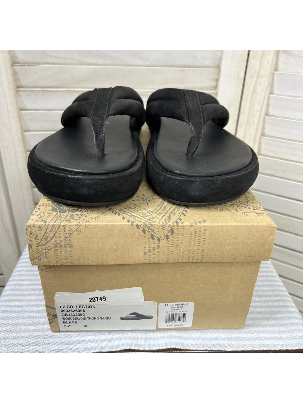 Free People Black Thongs Sandals Wonderland Leather Shoe Size 10 New